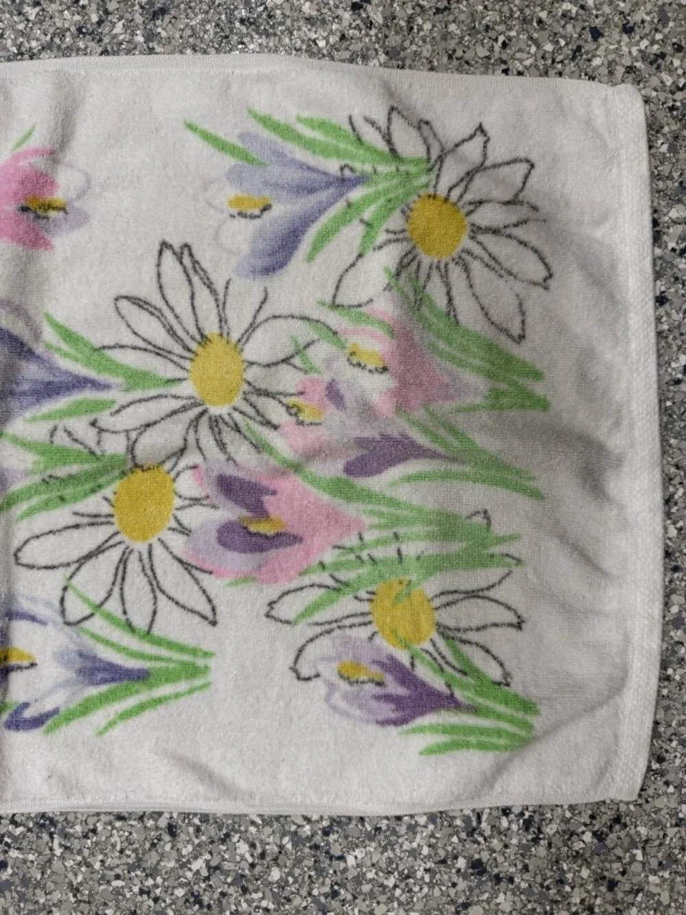 Vintage Springmaid White Hand And Bath Towel Wildflowers Daisy Iris Shabby Chic